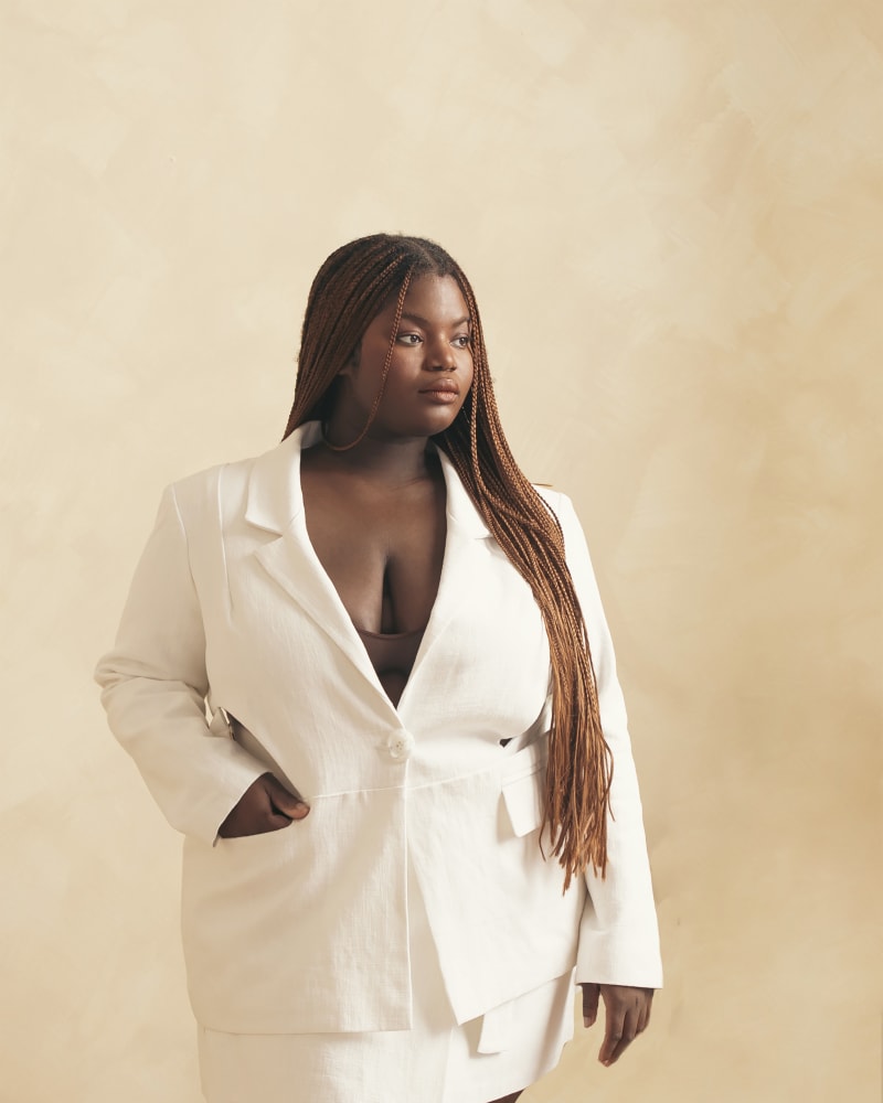 Front of a model wearing a size 4X Linen Cut-Out Blazer in White by Hilary MacMillan. | dia_product_style_image_id:352420